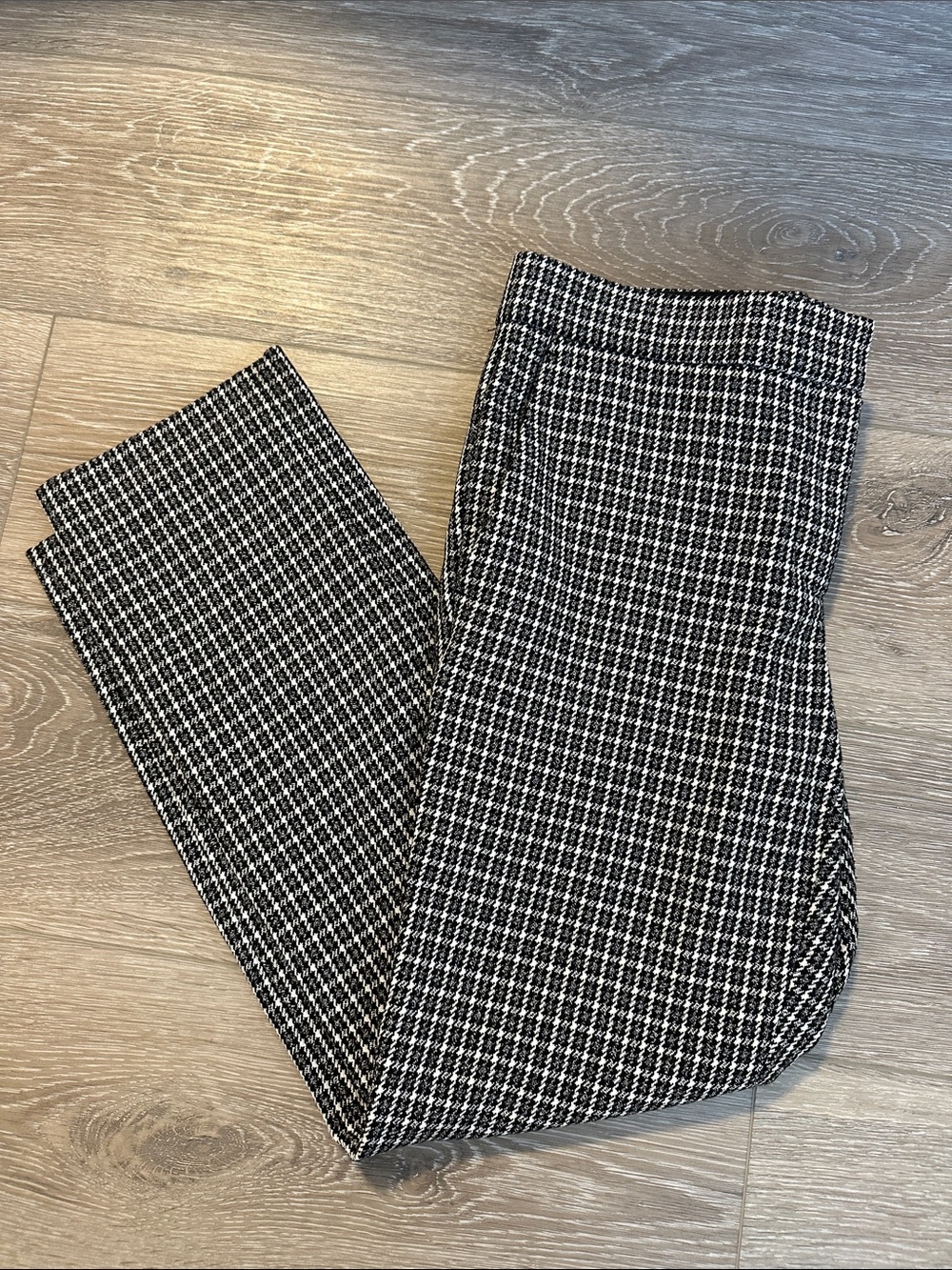 Ann Taylor Black and White Houndstooth Dress Pants - Size 2
